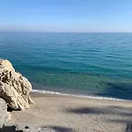 Affacciati Al Mare