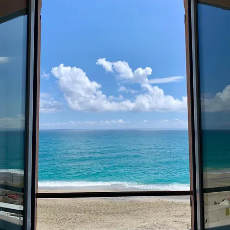 Affacciati Al Mare